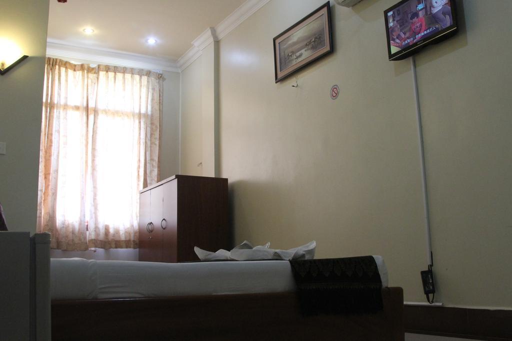 Golden Noura Villa-Pub & Restaurant Phnom Penh Luaran gambar
