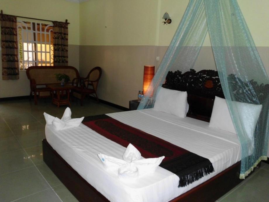 Golden Noura Villa-Pub & Restaurant Phnom Penh Bilik gambar