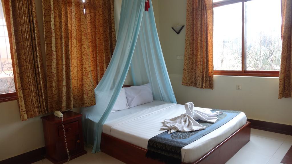 Golden Noura Villa-Pub & Restaurant Phnom Penh Luaran gambar