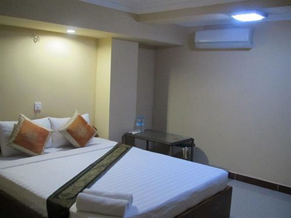 Golden Noura Villa-Pub & Restaurant Phnom Penh Luaran gambar