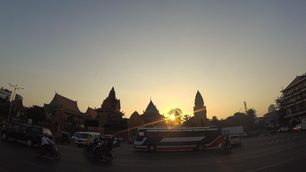 Golden Noura Villa-Pub & Restaurant Phnom Penh Luaran gambar
